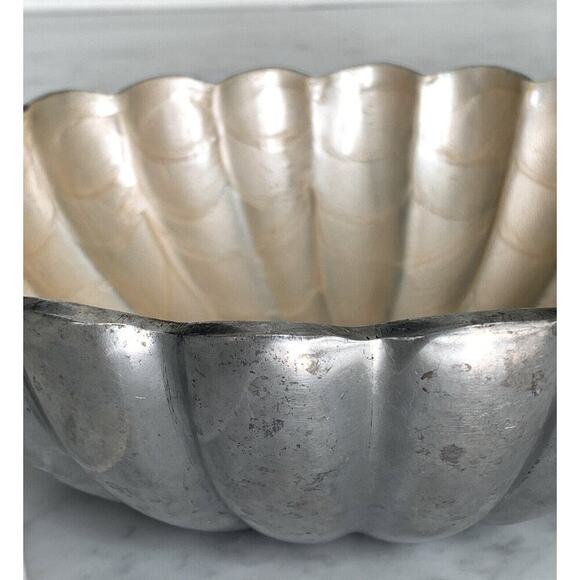 JULIA KNIGHT Peony 8.5” Round Bowl Buttercream Mother of Pearl Scalloped VGUC - Picture 9 of 11